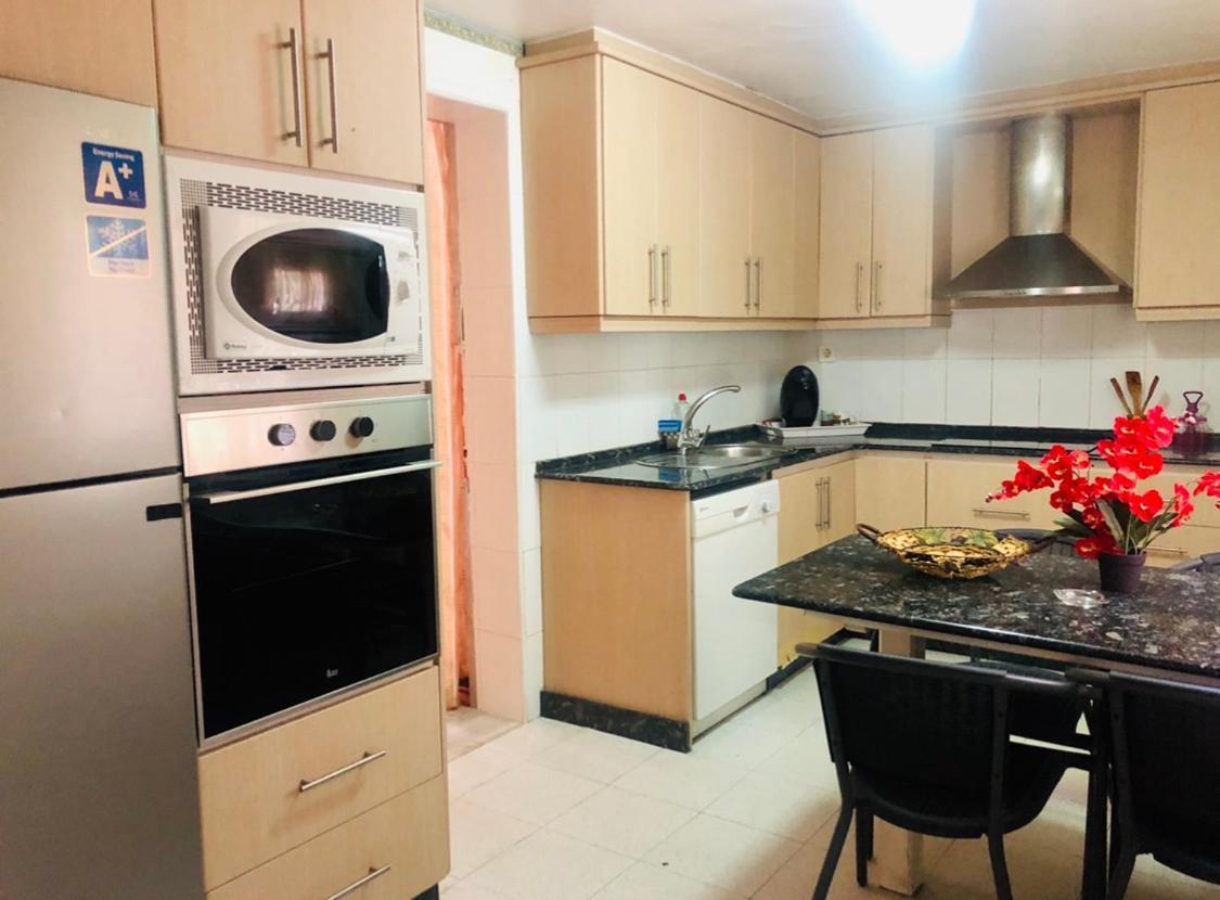 Gran Casa Con Terraza A 3 Min Playa Con Wifi - Rodeada De Servicios Roquetas de Mar Dış mekan fotoğraf